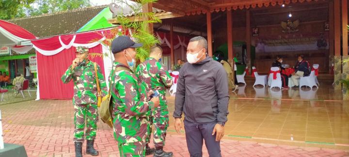Anggota Dewan Berdiskusi Dengan Satgas TMMD 110 Bojonegoro